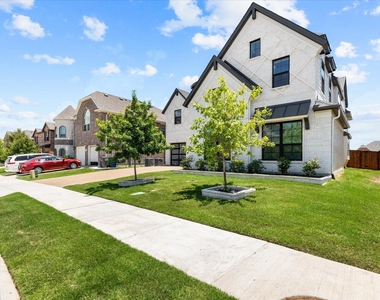721 Yarrow Street - Photo Thumbnail 1