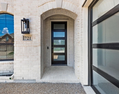 721 Yarrow Street - Photo Thumbnail 4