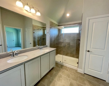 4005 Blue Stem Boulevard - Photo Thumbnail 10