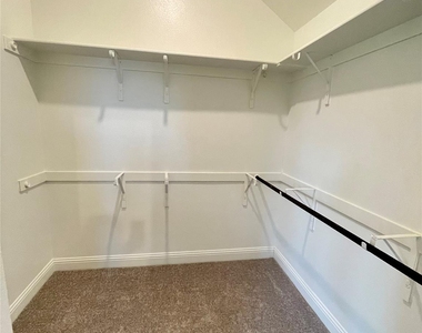 4005 Blue Stem Boulevard - Photo Thumbnail 11