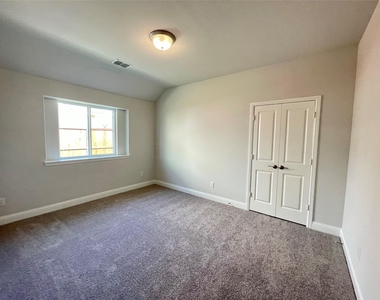 4005 Blue Stem Boulevard - Photo Thumbnail 13