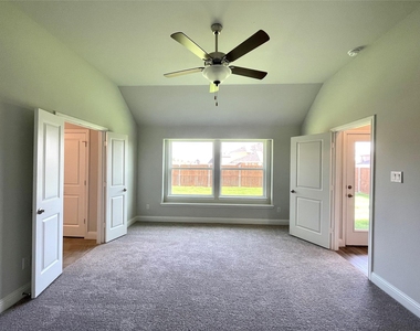 4005 Blue Stem Boulevard - Photo Thumbnail 8