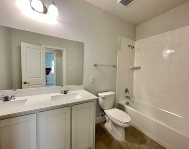 4005 Blue Stem Boulevard - Photo Thumbnail 17