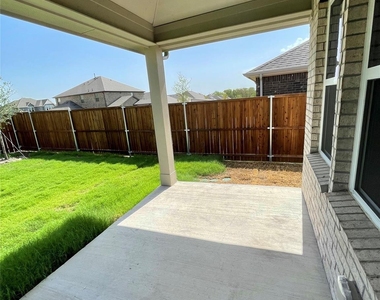 4005 Blue Stem Boulevard - Photo Thumbnail 18