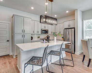 505 Mission Trail - Photo Thumbnail 4