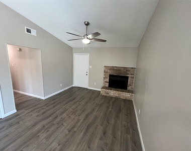 251 Prairie Vista Drive - Photo Thumbnail 2