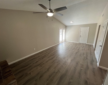 251 Prairie Vista Drive - Photo Thumbnail 1