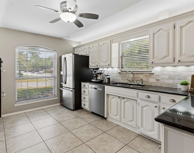 901 Autumn Lake Drive - Photo Thumbnail 11
