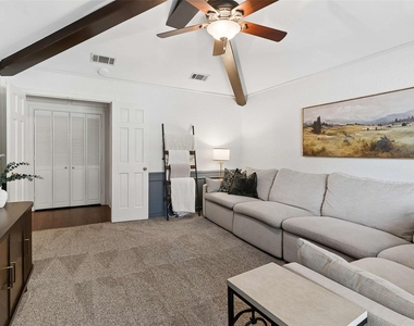 901 Autumn Lake Drive - Photo Thumbnail 18