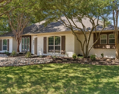 901 Autumn Lake Drive - Photo Thumbnail 4