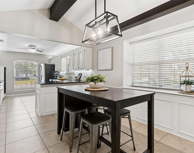 901 Autumn Lake Drive - Photo Thumbnail 9