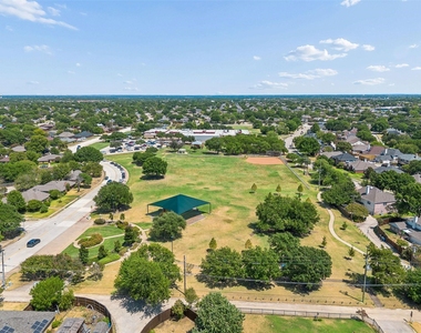 901 Autumn Lake Drive - Photo Thumbnail 37