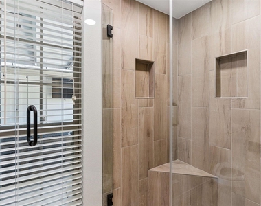 901 Autumn Lake Drive - Photo Thumbnail 21
