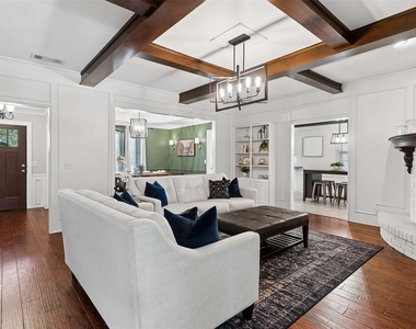 901 Autumn Lake Drive - Photo Thumbnail 7