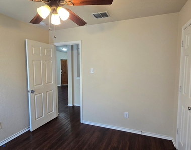 8928 Sunny Hollow Drive - Photo Thumbnail 21