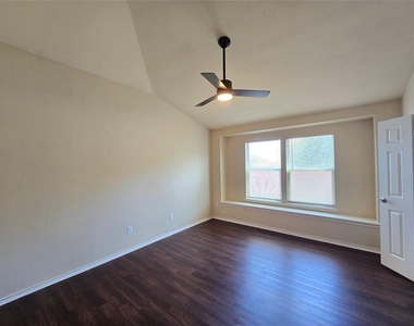 8928 Sunny Hollow Drive - Photo Thumbnail 14