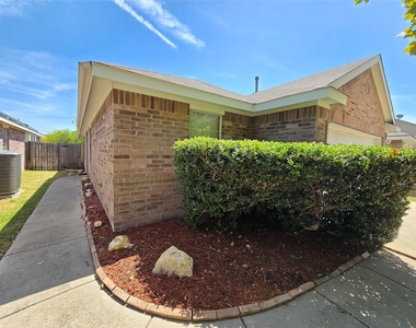 8928 Sunny Hollow Drive - Photo Thumbnail 4