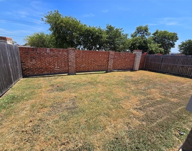 8928 Sunny Hollow Drive - Photo Thumbnail 32