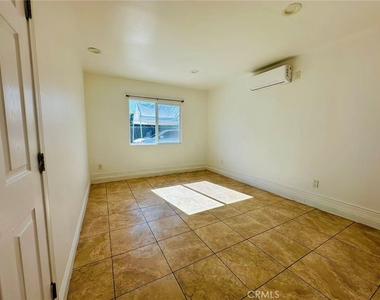416 W Francis Street - Photo Thumbnail 3