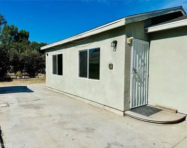 416 W Francis Street - Photo Thumbnail 1