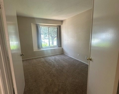 19405 Oakview Lane - Photo Thumbnail 8