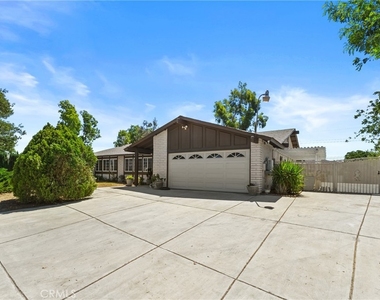 8557 Saddle Creek Drive - Photo Thumbnail 2