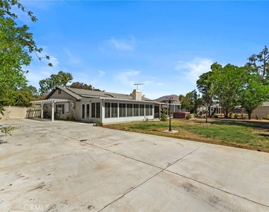 8557 Saddle Creek Drive - Photo Thumbnail 23