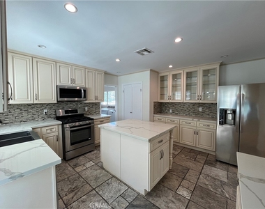 15483 Dickens Street - Photo Thumbnail 14
