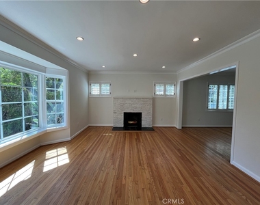 15483 Dickens Street - Photo Thumbnail 3