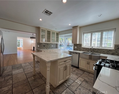 15483 Dickens Street - Photo Thumbnail 11