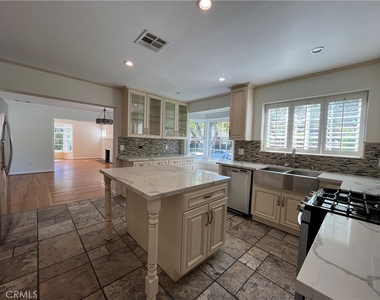 15483 Dickens Street - Photo Thumbnail 12