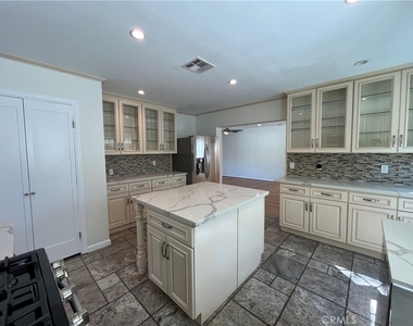 15483 Dickens Street - Photo Thumbnail 13