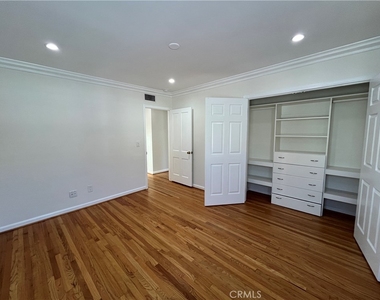 15483 Dickens Street - Photo Thumbnail 24