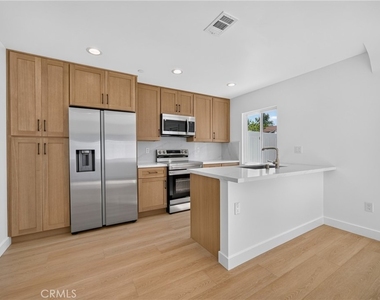 2939 1/2 10th Avenue - Photo Thumbnail 7