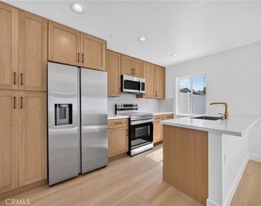 2939 1/2 10th Avenue - Photo Thumbnail 8