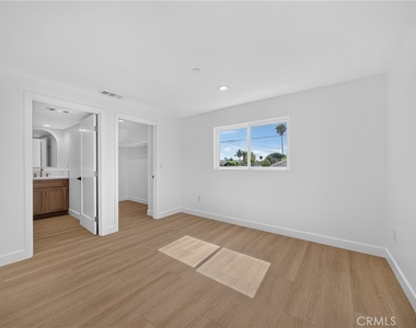 2939 1/2 10th Avenue - Photo Thumbnail 10