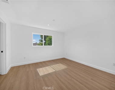 2939 1/2 10th Avenue - Photo Thumbnail 9