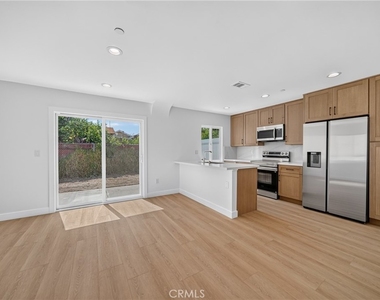2937 1/2 10th Avenue - Photo Thumbnail 5