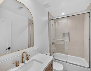 2937 1/2 10th Avenue - Photo Thumbnail 4