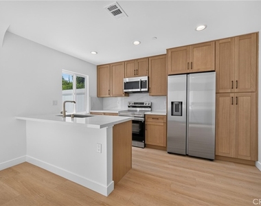 2937 1/2 10th Avenue - Photo Thumbnail 8