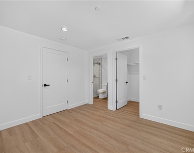 2937 1/2 10th Avenue - Photo Thumbnail 12