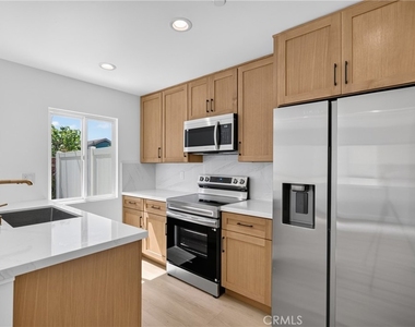 2937 1/2 10th Avenue - Photo Thumbnail 9