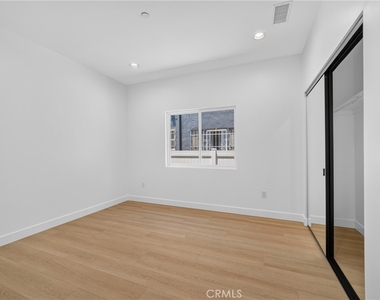 2937 10th Avenue - Photo Thumbnail 7