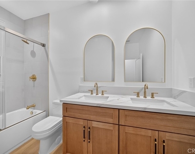 2937 10th Avenue - Photo Thumbnail 5