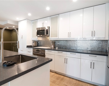 1155 N La Cienega Boulevard - Photo Thumbnail 25