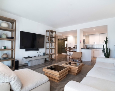 1155 N La Cienega Boulevard - Photo Thumbnail 1