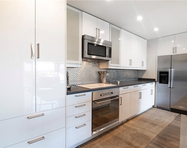 1155 N La Cienega Boulevard - Photo Thumbnail 23