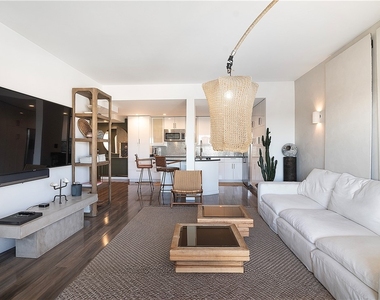1155 N La Cienega Boulevard - Photo Thumbnail 15