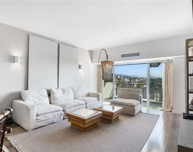 1155 N La Cienega Boulevard - Photo Thumbnail 14