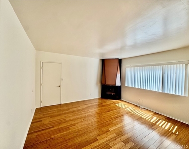 1331 Berkeley Street - Photo Thumbnail 19